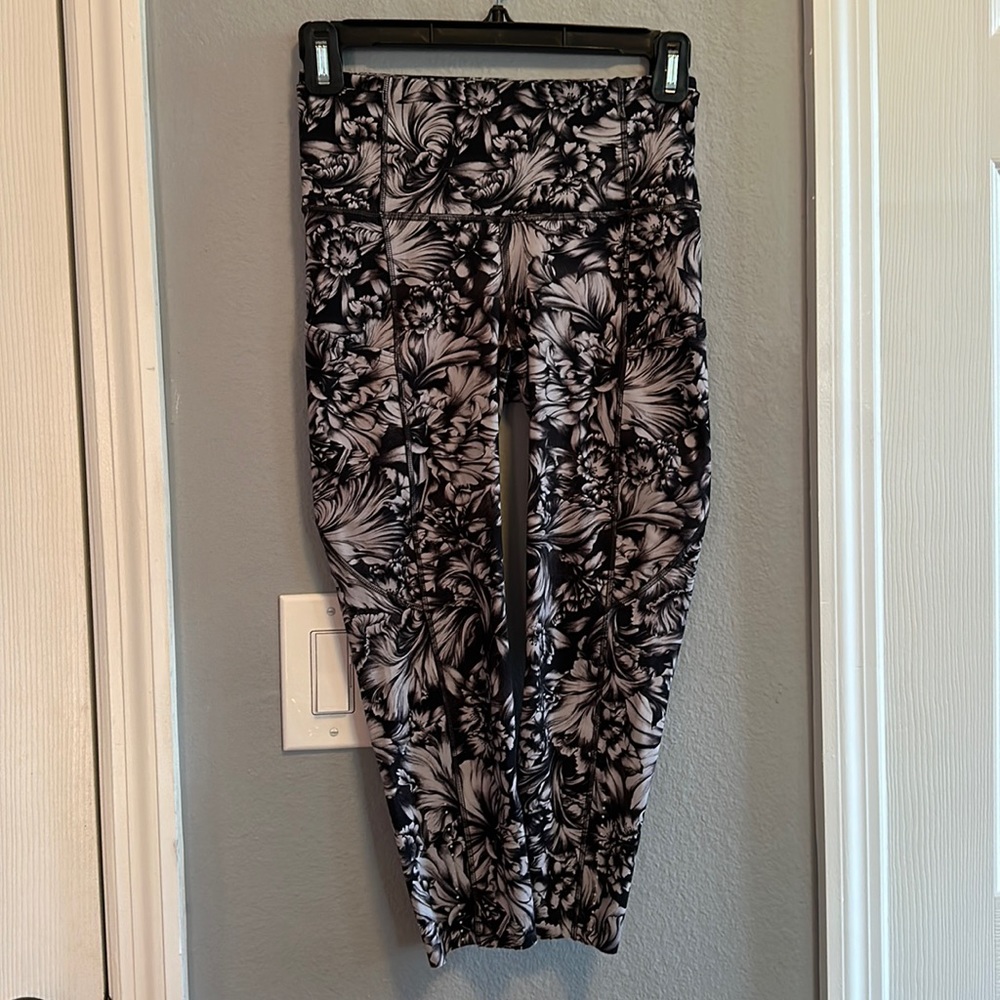 Lululemon Fast & Free Crop II *Nulux 19" - Picture 2 of 11